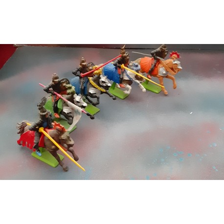5 Britains Fighting Figures on Horses 1971 (F)