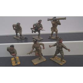 VINTAGE 6  Crescent Army Plastic Soldiers(m)